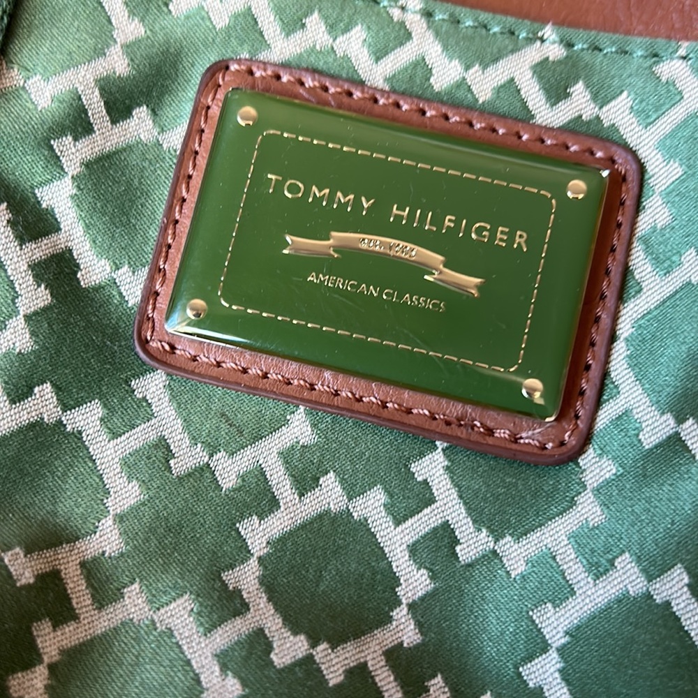 Tommy Hilfiger Purse - Picture 13 of 13
